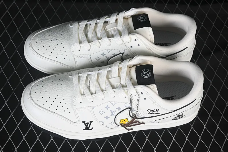 All Categories Nk SB Dunk Series Nk SB Dunk Low High-end Customized Low-top Sneakers Nike SB Dunk Low LV Rabbu Three-Party Co-branded White Carbon Black High-end Customized Low-top Casual Sneakers SC0601-455